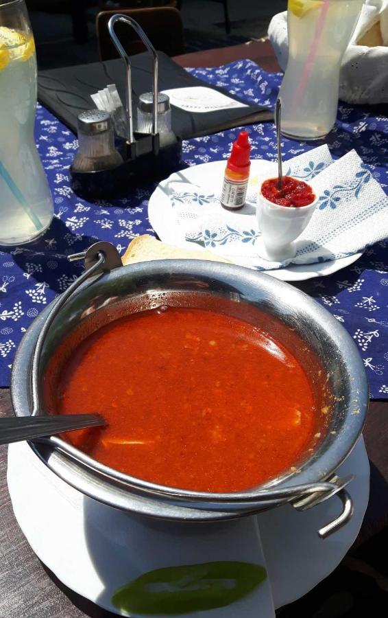 Tassi Halaszcsarda-Karasz Haz エクステリア 写真